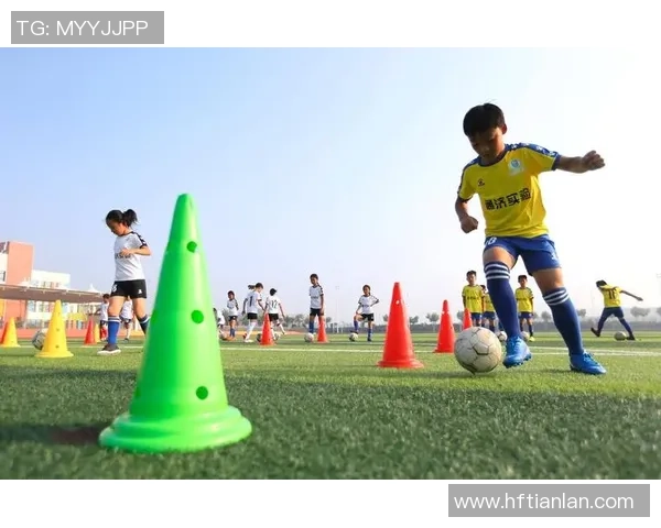 足球小猪运球大赛开启小朋友们快来一起参与欢乐竞技吧